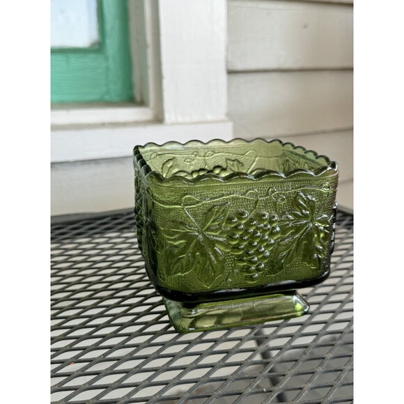 Vintage Anchor Hocking Square Green Glass  Dish Bowl Grapes and Leaves - Picture 1 of 4